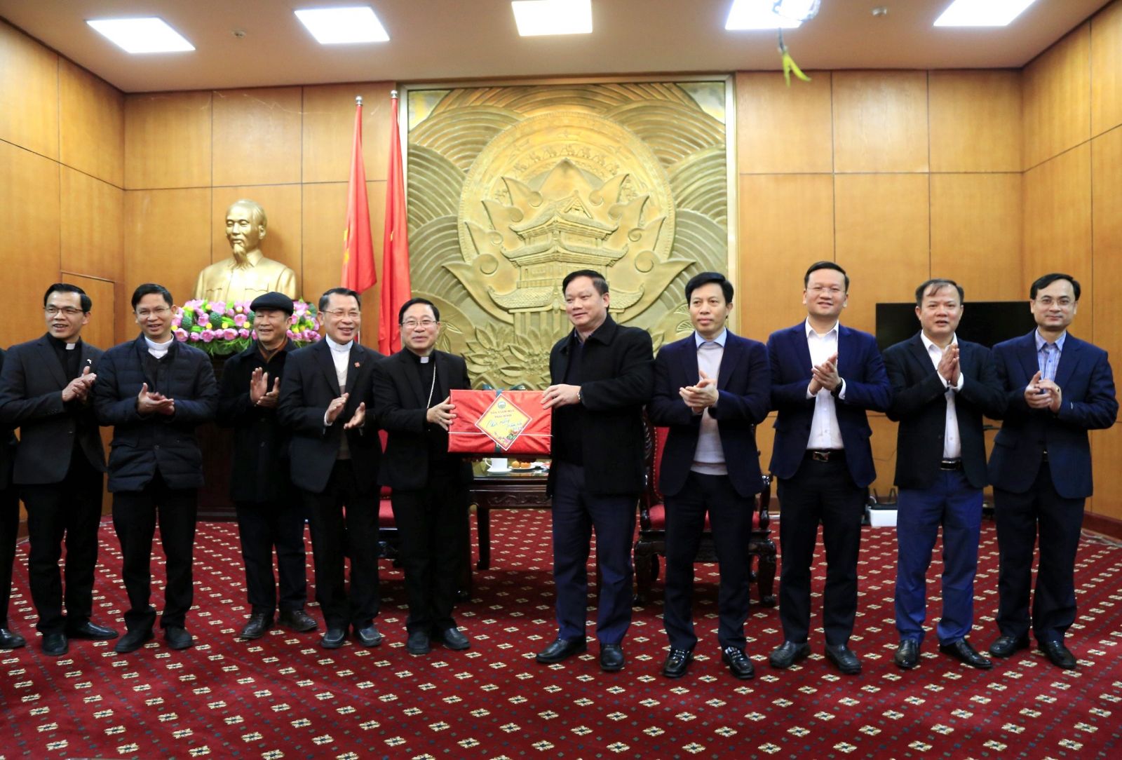   Tòa Giám mục Thái Bình chúc tết UBND tỉnh