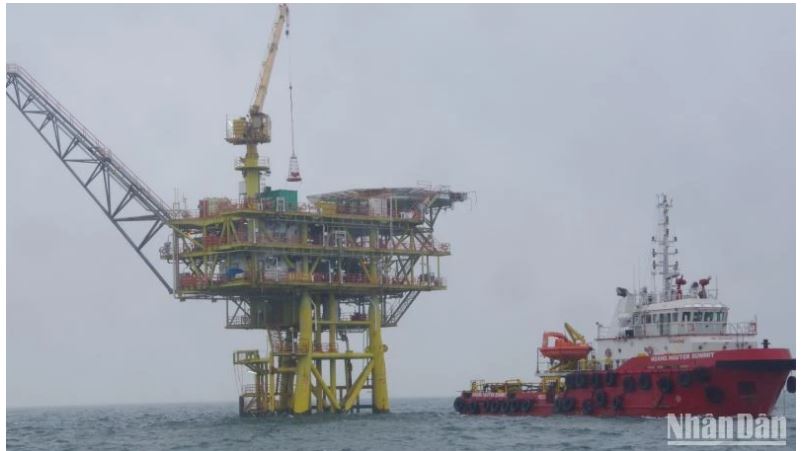   Mang hương vị Tết của đất liền ra giàn khoan mỏ khí Thái Bình