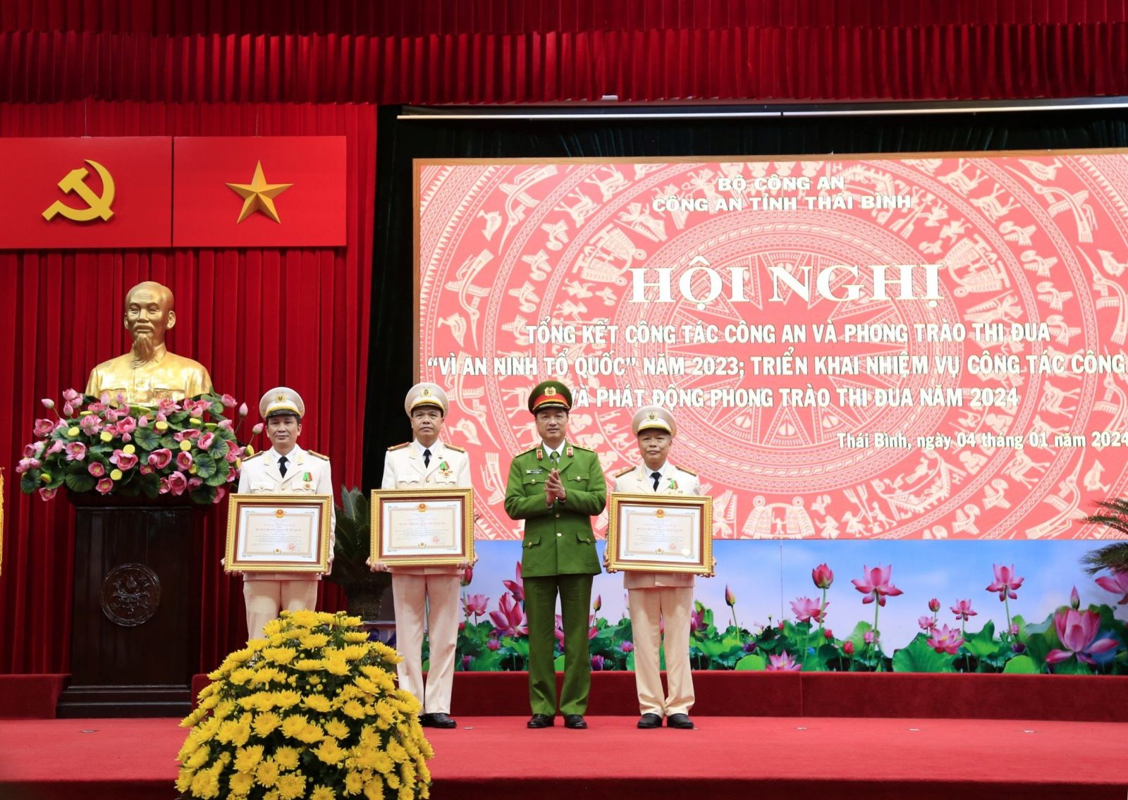   Tiếp tục làm tốt công tác bảo đảm an ninh trật tự, tạo VV88 app tải về an toàn, ổn định phục vụ nhiệm vụ phát triển kinh tế - xã hội