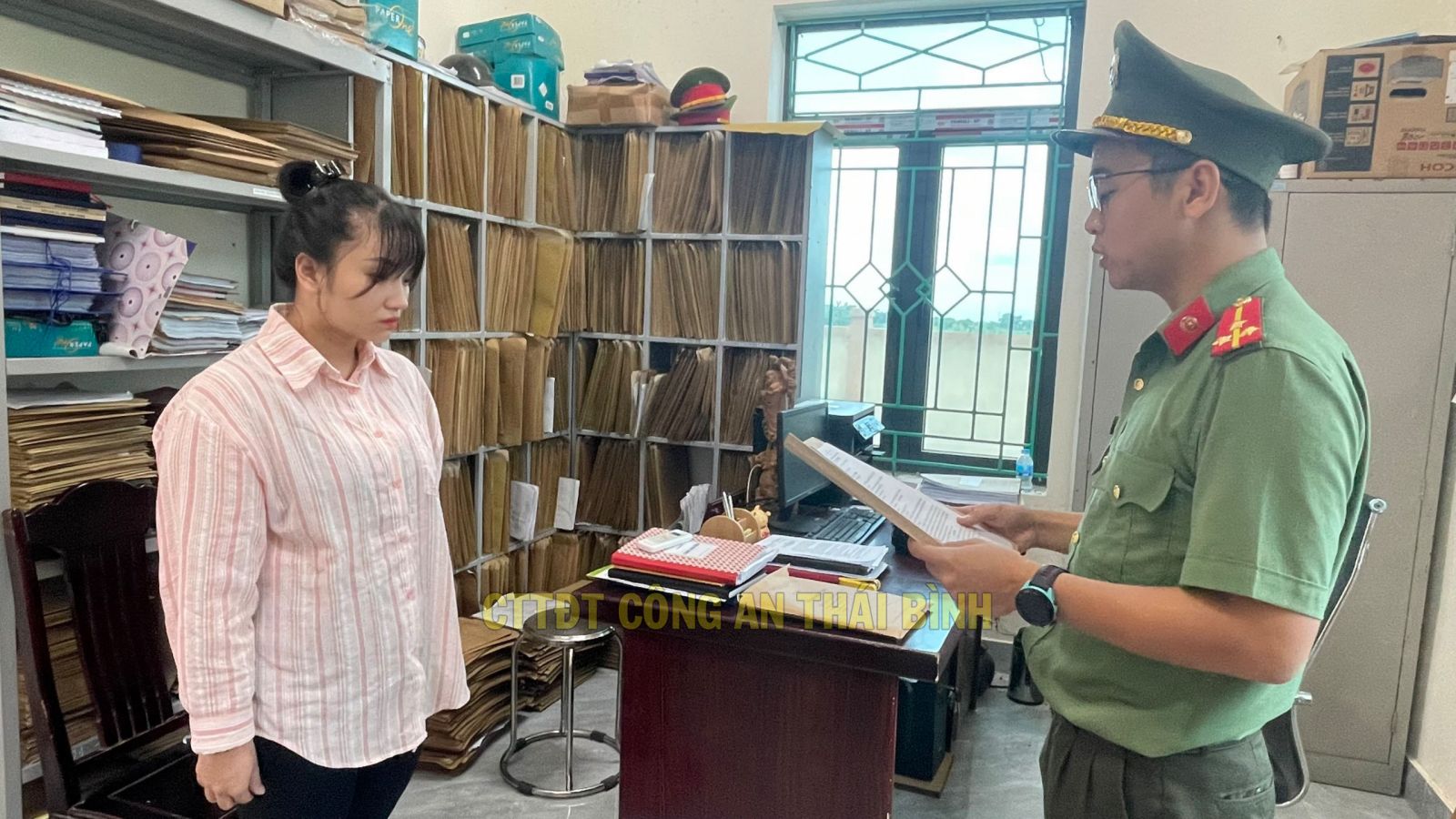   Khởi tố đối tượng sử dụng mạng máy tính, mạng viễn thông, phương tiện điện tử chiếm đoạt 1,6 tỷ đồng tiền bảo hiểm nhân thọ