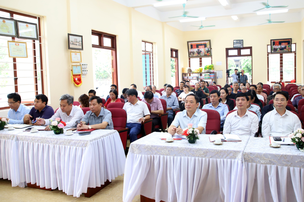   Đồng chí Phó Bí thư VV88 casino, Chủ tịch UBND tỉnh Trần Quốc Văn dự sinh hoạt Chi bộ thôn Kim Tháp