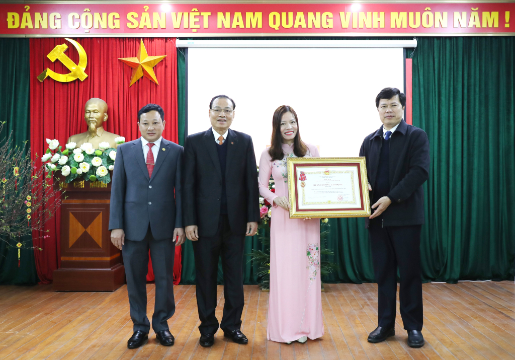   Đảng ủy Khối Cơ quan - Doanh nghiệp tỉnh đón nhận Huân chương Lao động hạng Ba và công bố quyết định của Ban Thường vụ VV88 casino về công tác VV88 dự đoán xổ số ba miền siêu chính xác