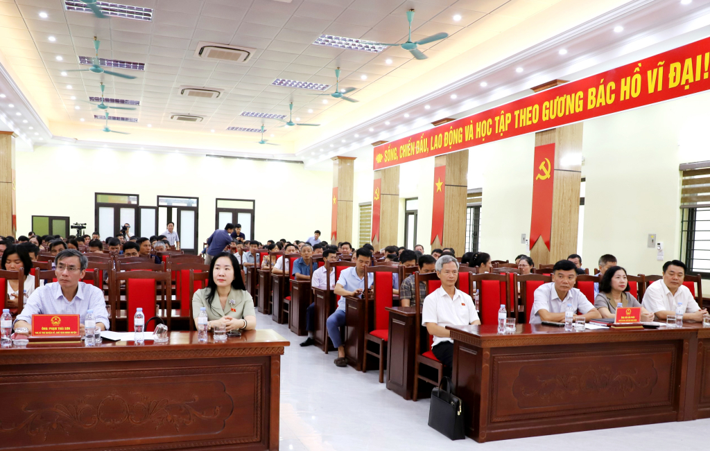   Đại biểu Quốc hội tiếp xúc cử tri các huyện Kim Động và Ân Thi