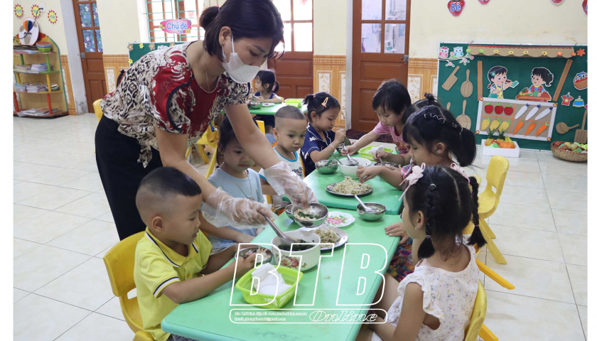   Kiến Xương: Bảo đảm chất lượng bữa ăn bán trú trong các trường mầm non
