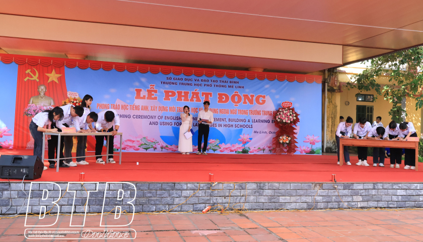   Lễ phát động phong trào học tiếng Anh trong trường trung học