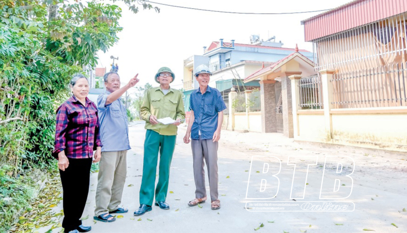   Người cao tuổi tham gia xây dựng nông thôn mới