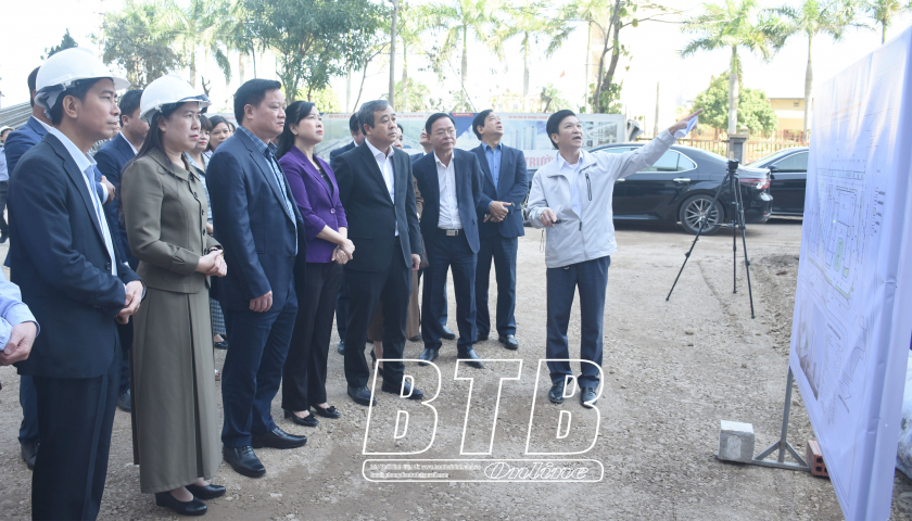   Bộ trưởng Bộ Y tế: Thăm, kiểm tra tiến độ công trình Trung tâm Kiểm soát bệnh tật tỉnh và thăm, tặng quà bệnh nhân nặng điều trị tại Bệnh viện Đa khoa tỉnh