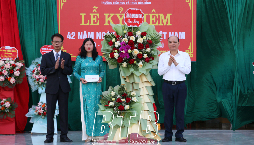   Các đồng chí lãnh đạo tỉnh: Thăm, chúc mừng các nhà trường, cơ sở giáo dục nhân ngày Nhà giáo Viêt Nam