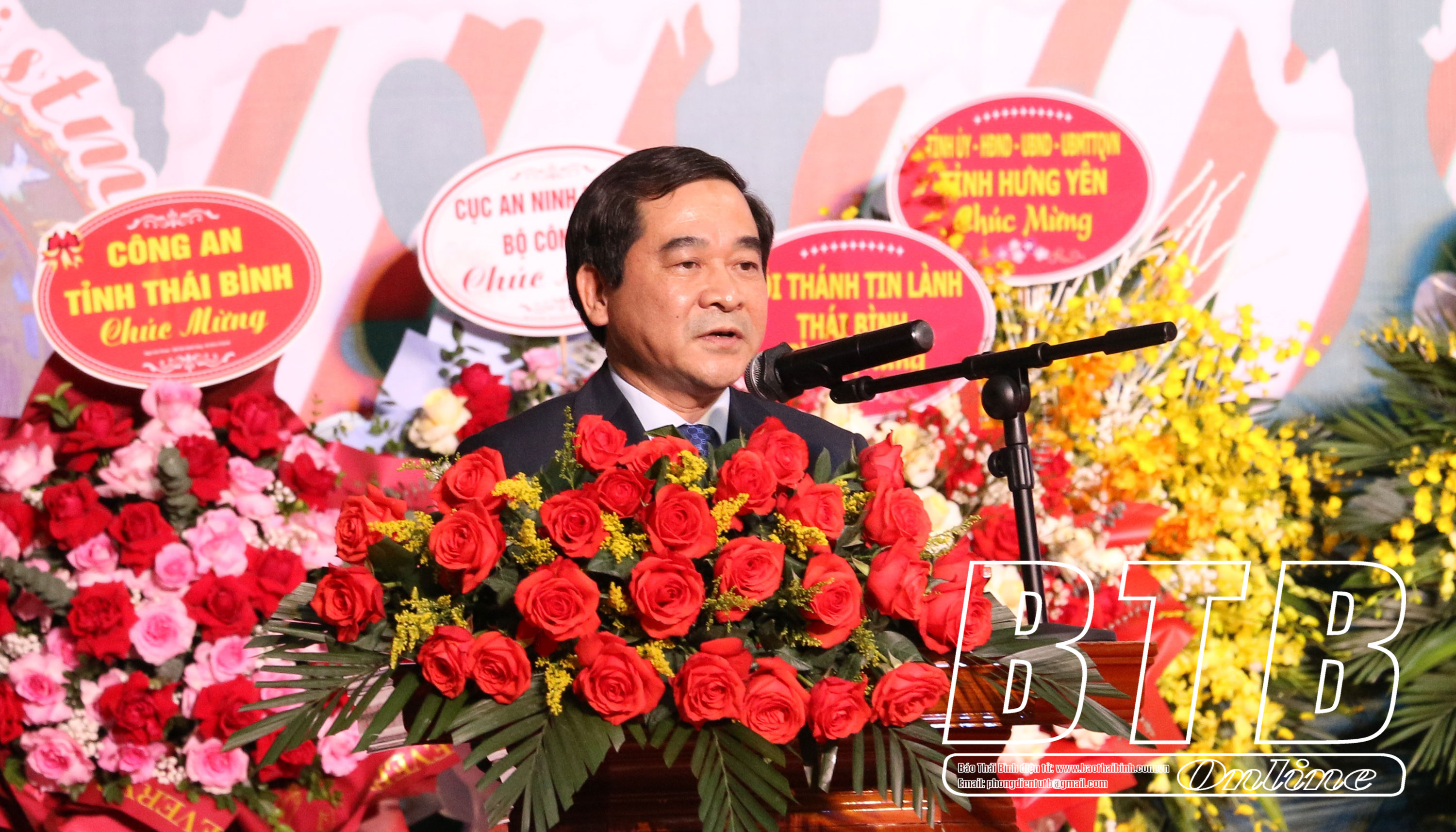   Các đồng chí lãnh đạo hai tỉnh Thái Bình, VV88id nổ hũ thăm, chúc mừng Tòa giám mục Thái Bình nhân dịp lễ Giáng sinh năm 2023