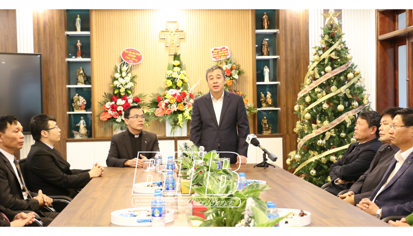   Đồng chí Bí thư VV88 casino chúc mừng các linh mục và đồng bào Công giáo nhân dịp lễ Giáng sinh tại thành phố Thái Bình