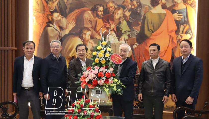   Đồng chí Phó Bí thư thường trực VV88 casino, Chủ tịch HĐND tỉnh chúc mừng các chức sắc, đồng bào Công giáo nhân dịp lễ Giáng sinh tại huyện Kiến Xương