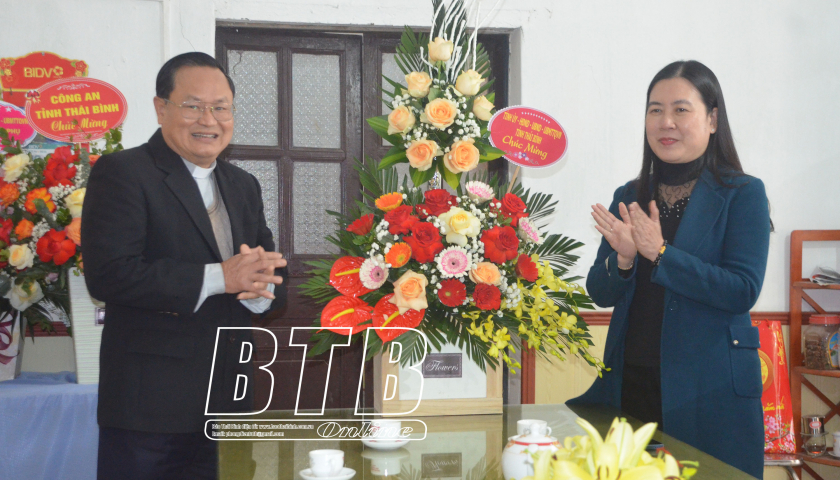   Thăm, chúc mừng các chức sắc và đồng bào Công giáo nhân dịp lễ Giáng sinh tại huyện Quỳnh Phụ