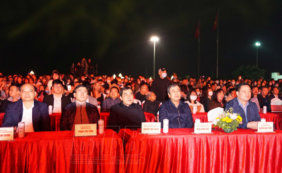   Hàng nghìn khán giả cuồng nhiệt cùng Đại nhạc hội lần đầu tiên diễn ra tại Thái Bình