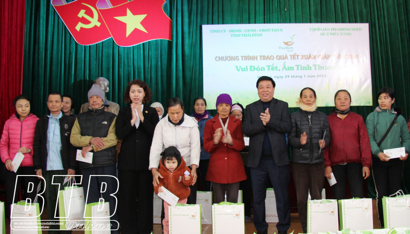   Trao quà tết cho nông dân, hộ gia đình có hoàn cảnh khó khăn tại huyện Kiến Xương