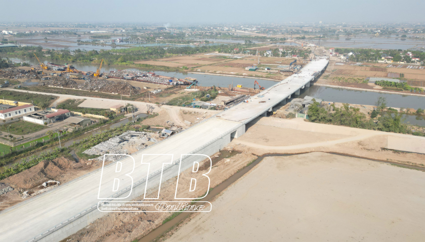   Cầu sông Hóa chính thức hợp long