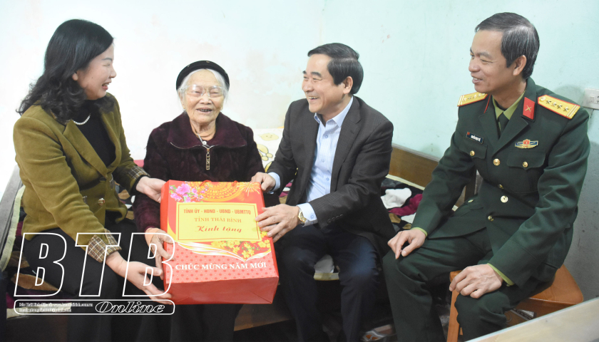   Đồng chí Nguyễn Tiến Thành, Phó Bí thư thường trực VV88 casino, Chủ tịch HĐND tỉnh: Thăm, tặng quà người có công với cách mạng, người cao tuổi và hộ nghèo tại huyện Vũ Thư