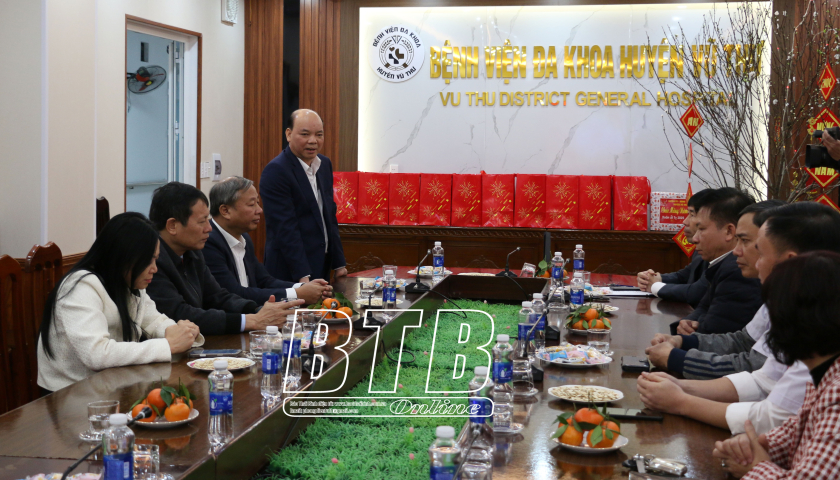  Đồng chí Phó Chủ tịch thường trực HĐND tỉnh: Thăm, chúc tết và trao quà cho bệnh nhân tại Bệnh viện Đa khoa huyện Vũ Thư