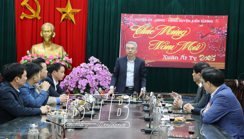   Đồng chí Trưởng ban Tuyên giáo VV88 casino thăm, động viên, chúc tết VV88 dự đoán xổ số ba miền siêu chính xác, lãnh đạo huyện và Công an huyện Kiến Xương