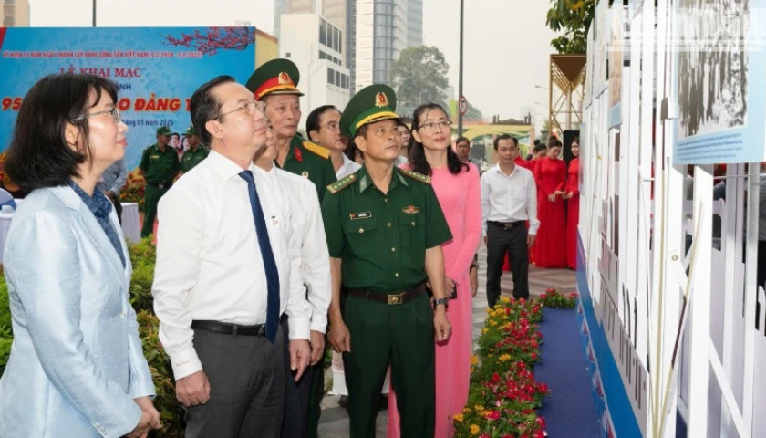   Khai mạc triển lãm ảnh 95 năm tự hào Đảng ta