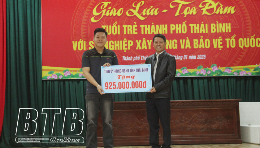   Thành phố: Giao lưu, tặng quà thanh niên lên đường nhập ngũ năm 2025