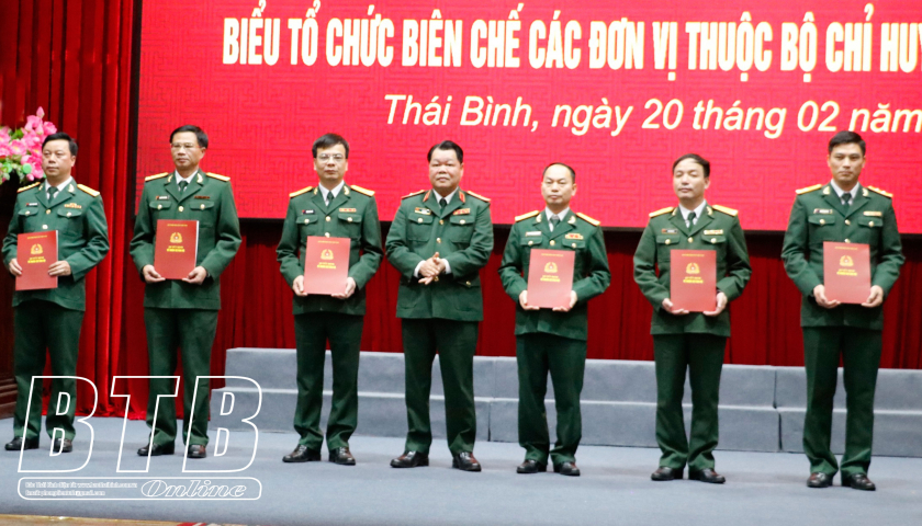   Công bố các quyết định của Bộ Quốc phòng và Bộ Tổng Tham mưu về tổ chức lại cơ quan quân sự địa phương