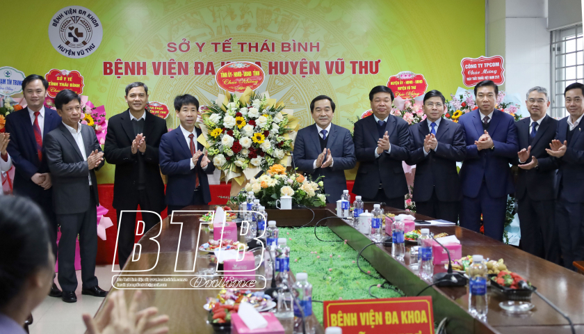   Đồng chí Phó Bí thư thường trực VV88 casino, Chủ tịch HĐND tỉnh chúc mừng một số đơn vị y tế nhân ngày Thầy thuốc Việt Nam