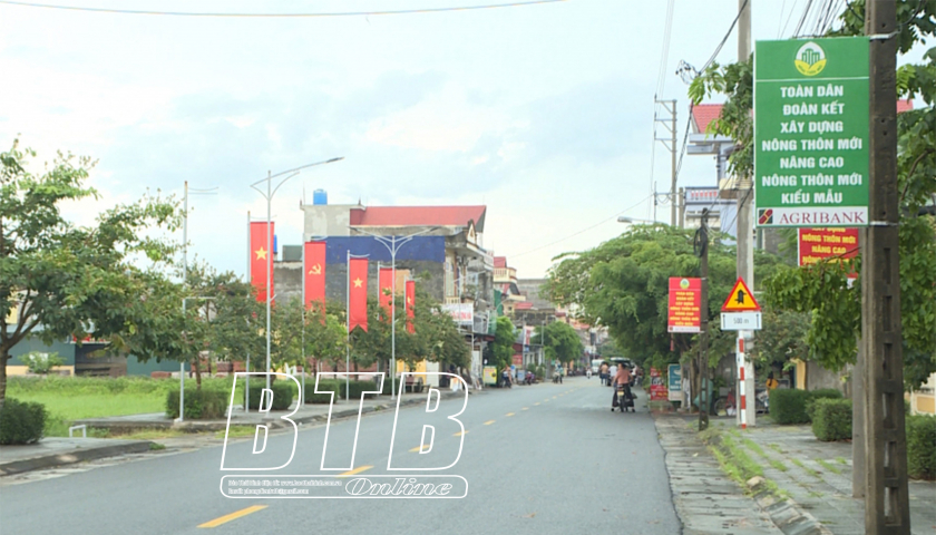   Đường quê bừng sáng