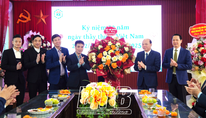   Các đồng chí lãnh đạo tỉnh: Thăm, chúc mừng một số đơn vị y tế nhân ngày Thầy thuốc Việt Nam