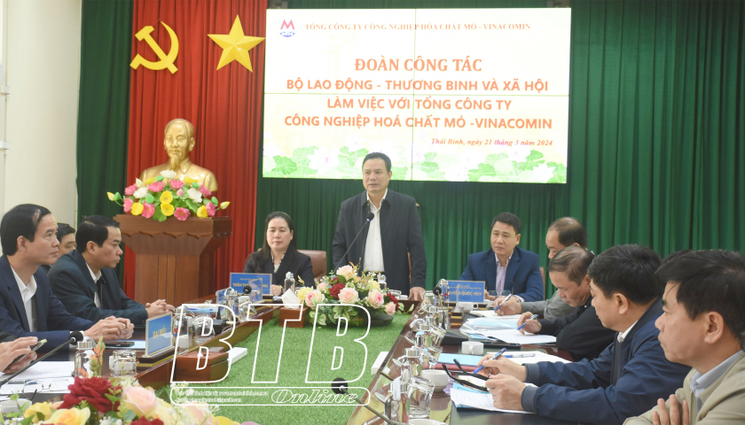   Thứ trưởng Bộ Lao động – Thương binh và Xã hội làm việc tại Nhà máy sản xuất Amonitrat