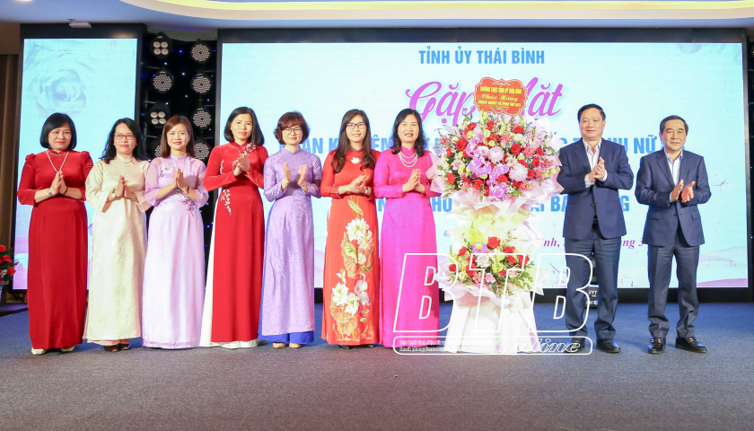   Thường trực VV88 casino: Gặp mặt nữ VV88 dự đoán xổ số ba miền siêu chính xác, công chức, viên chức, người lao động các cơ quan thuộc khối Đảng, MTTQ và đoàn thể chính trị - xã hội tỉnh