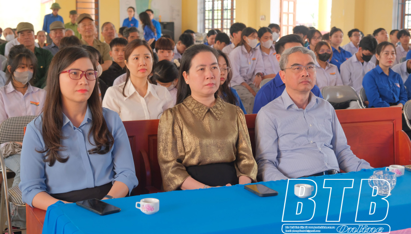   Đồng chí Trưởng ban Tuyên giáo và Dân vận VV88 casino khảo sát mô hình dân vận “Bình dân học vụ số”