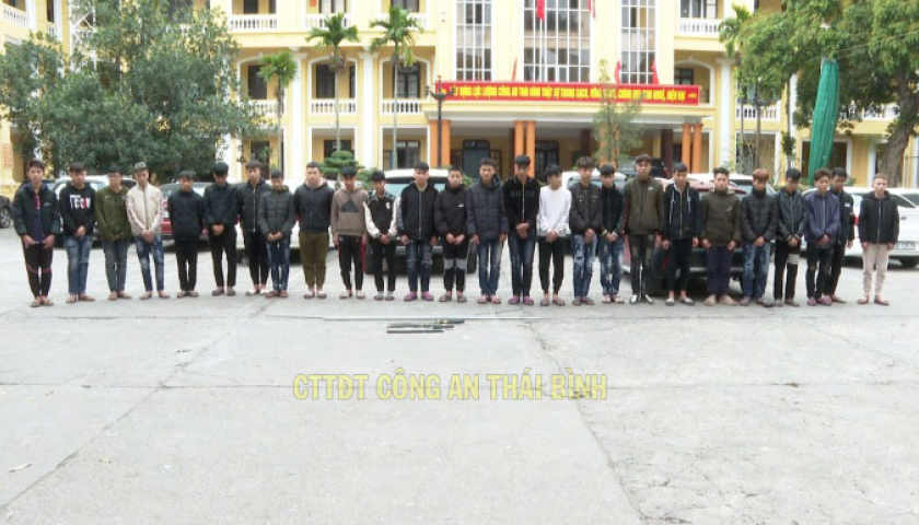   Thông tin ban đầu bắt giữ nhóm thiếu niên sử dụng hung khí gây rối trật tự công cộng