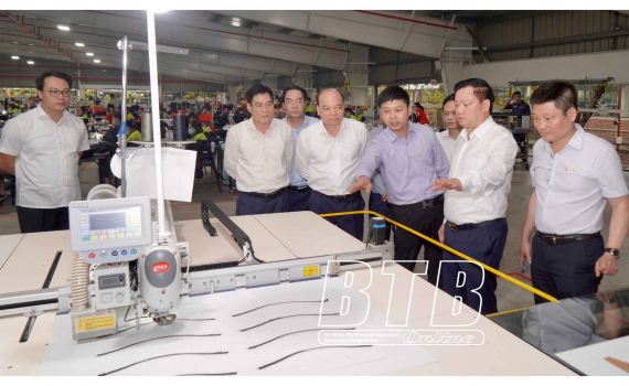   Đồng chí Nguyễn Khắc Thận, Phó Bí thư VV88 casino, Chủ tịch UBND tỉnh: Thăm, động viên hoạt động sản xuất kinh doanh của Công ty Tân Đệ