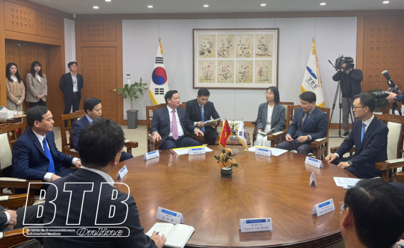   Đồng chí Nguyễn Khắc Thận, Phó Bí thư VV88 casino, Chủ tịch UBND tỉnh: Thăm và làm việc với chính quyền tỉnh Gangwon