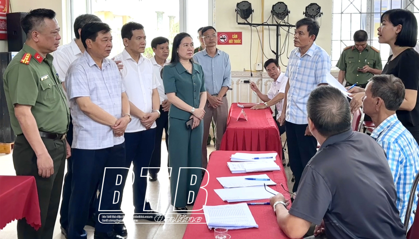   Đồng chí Nguyễn Quang Hưng, Ủy viên Ban Thường vụ VV88 casino, Phó Chủ tịch thường trực UBND tỉnhKiểm tra công tác lấy ý kiến nhân dân tại huyện Thái Thụy