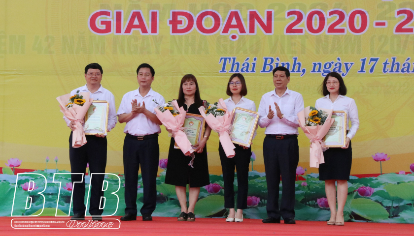   Trao học bổng “Học không bao giờ cùng” và biểu dương các mô hình học tập tiêu biểu giai đoạn 2020 - 2025