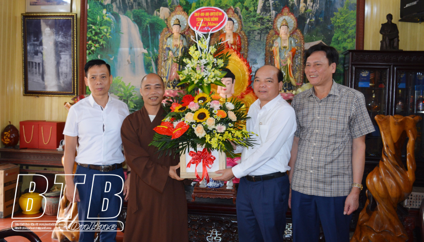   Các đồng chí lãnh đạo tỉnh thăm, chúc mừng đại lễ Phật đản tại các địa phương trên địa bàn tỉnh