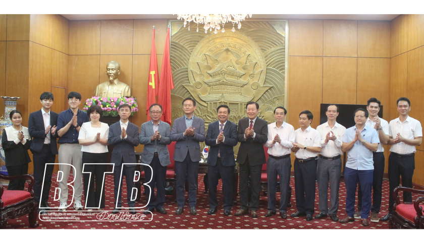   Đồng chí Phó Chủ tịch thường trực UBND tỉnh: Tiếp xã giao đoàn công tác quận Hongcheon, tỉnh Gangwon, Hàn Quốc