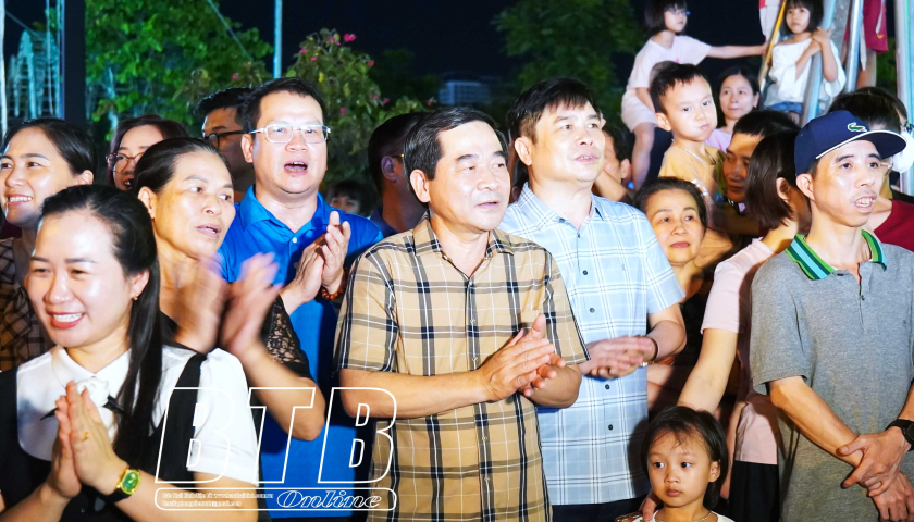   Đoàn Nghi lễ Công an nhân dân Biểu diễn nhạc kèn tại thành phố Thái Bình