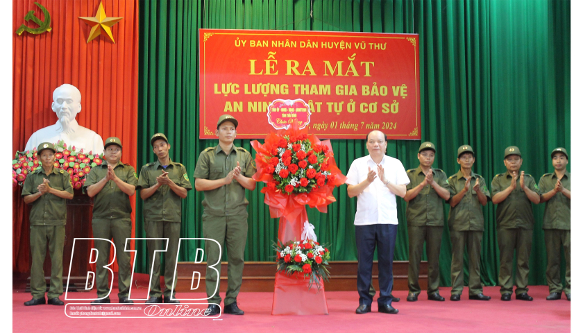   Các huyện, thành phố: Tổ chức ra mắt lực lượng tham gia bảo vệ an ninh, trật tự ở cơ sở