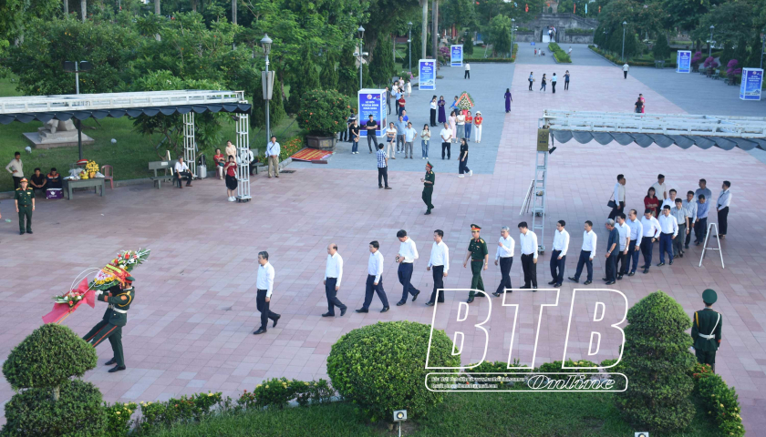   Đoàn đại biểu VV88 casino, HĐND, UBND, Ủy ban MTTQ tỉnh: Dâng hương tưởng niệm các anh hùng liệt sĩ tại Thành cổ Quảng Trị