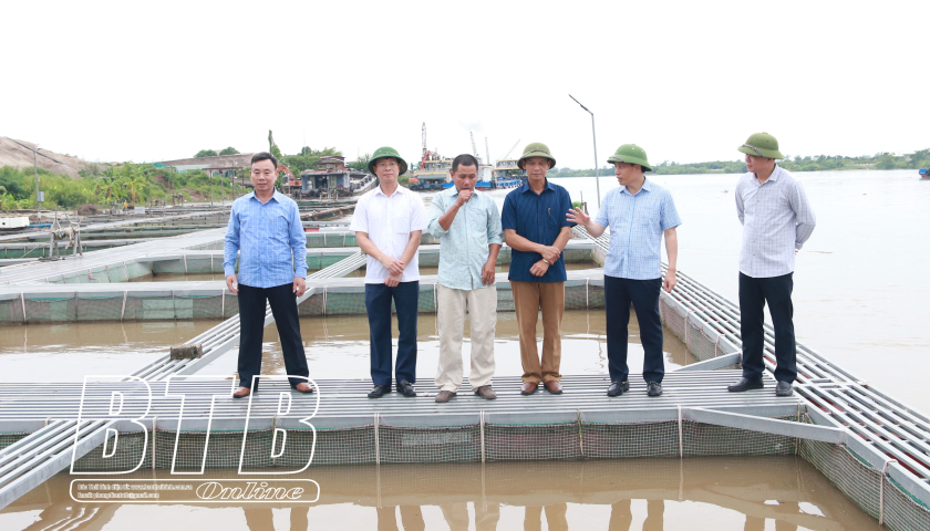   Đồng chí Lại Văn Hoàn, VV88 casino viên, Phó Chủ tịch UBND tỉnh kiểm tra công tác ứng phó với bão số 2