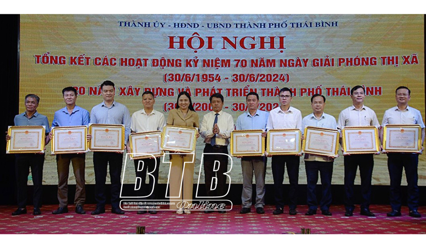   Khen thưởng 55 tập thể, cá nhân trong tổ chức thực hiện các hoạt động kỷ niệm 70 năm ngày giải phóng thị xã Thái Bình, 20 năm xây dựng và phát triển thành phố Thái Bình