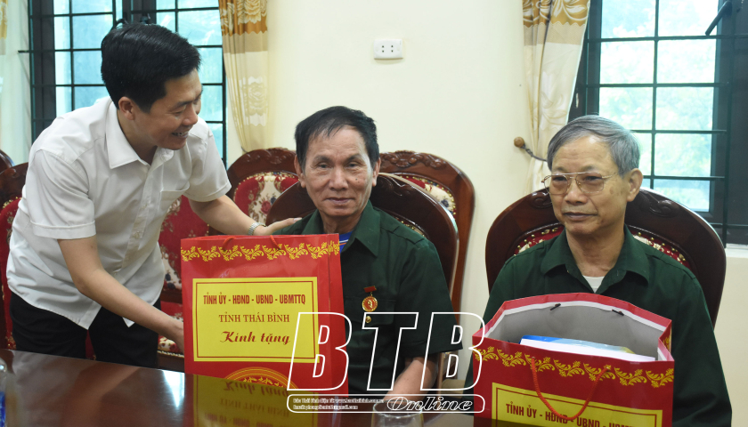   Thái Bình: Hơn 84.000 người và gia đình có công với cách mạng được tặng quà dịp kỷ niệm 77 năm ngày Thương binh - Liệt sĩ