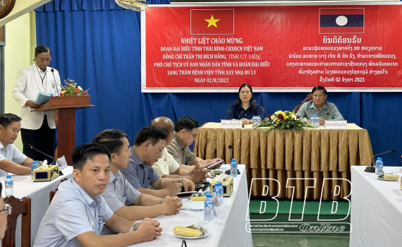   Đoàn công tác của tỉnh: Thăm Bệnh viện và Nhà máy thủy điện tỉnh Xay Nhạ Bu Ly