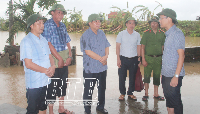   Đồng chí Phó Chủ tịch thường trực UBND tỉnh: Kiểm tra công tác ứng phó với lũ tại huyện Thái Thụy, thành phố Thái Bình