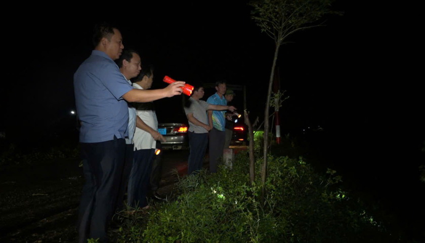   Tiền Hải: Các lực lượng trắng đêm canh gác đê